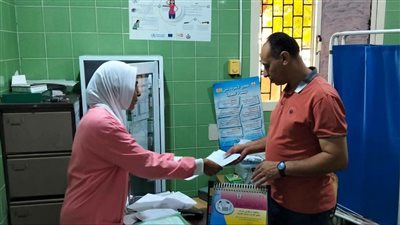 وكيل صحة بني سويف يُقيل رئيسة تمريض وحدة الحلابية خلال جولة مفاجئة
