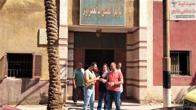وكيل صحة بني سويف يوجه بالتحقيق مع المتغيبين خلال جولة مفاجئة بالمركز الطبي بالغمراوي