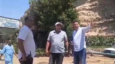 لتيسير الحركة.. رئيس مدينة المنيا يتابع ميدانيًا أعمال توسعة المدخل الشرقي