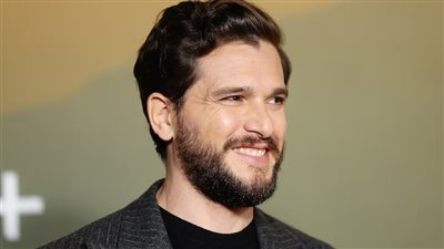 كيت هارينجتون بديلًا لنيكولاس هولت في مسلسل Harry Potter.. جون سنو يجسد جيلدروي لوكهارت