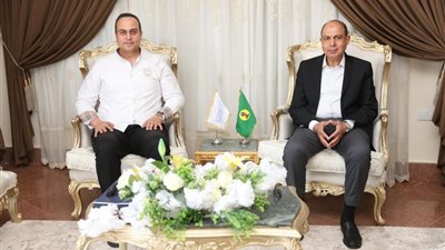 محافظ المنيا ورئيس الهيئة العامة للرعاية الصحية يبحثان مستجدات التشغيل التجريبي للتأمين الصحي الشامل