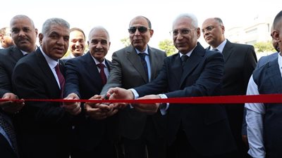 لخدمة الطلاب.. محافظ المنيا ورئيس الجامعة الأهلية يفتتحان فرع البنك الأهلي المصري داخل الحرم الجامعي