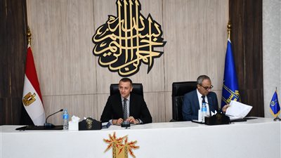 محافظ أسوان يوجه بحزمة تكليفات مشددة لرفع كفاءة الأداء التنفيذي وتعزيز الانضباط وحماية حقوق المواطنين