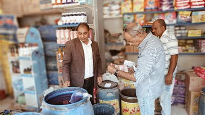 ضبط 10 آلاف كيس مكملات غذائية منتهية الصلاحية داخل أحد مخازن الأدوية بالمنيا