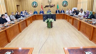 محافظ المنوفية يناقش خطة رقمنة وأرشفة الوثائق بالتعاون مع الجامعة