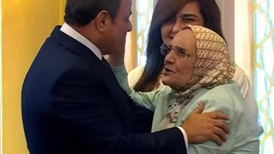 أول تعليق من الحاجة آمال أكبر حاصلة على الدكتوراه بعد تكريمها من الرئيس السيسي: إحساسي لا يوصف