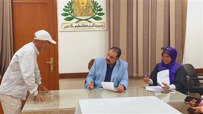 وكيل تعليم الأقصر يستمع لمطالب المواطنين في اللقاء الأسبوعي المفتوح