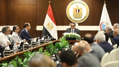 وزير الصحة يوجه بسرعة تطوير وحدات الرعاية الصحية بالمنيا واستكمال التحول الرقمي بالوزارة 