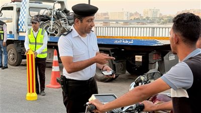حملات مرورية مكثفة لضبط المخالفات وتحقيق الانضباط على الطرق بسوهاج