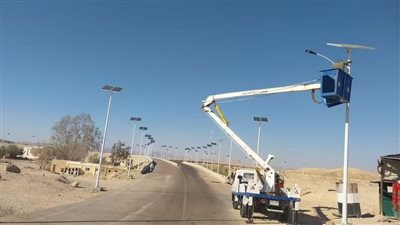 تعزيز الارتكازات الأمنية بأبو رديس بأعمدة إنارة تعمل بالطاقة الشمسية
