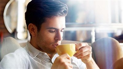 القهوة على مهل قد تضر أسنانك.. أطباء يحذرون ويكشفون الطريقة الأفضل