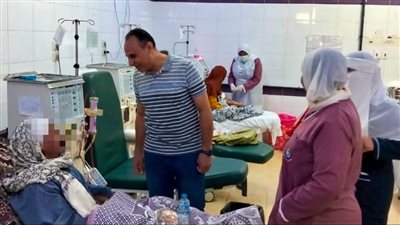 وكيل صحة بني سويف يتفقد وحدة الغسيل الكلوي بالميمون ويحيل طبيبا للتحقيق