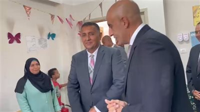 وزير التعليم يسأل المعلمين خلال افتتاح مدرسة بالقليوبية: باقي أسبوعين على العام الدراسي.. جاهزين؟