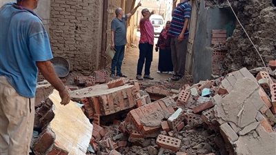حفاظًا على سلامة المواطنين.. تنفيذ قرار إزالة منزل بقرية جروان بالمنوفية عقب سقوط جزء منه