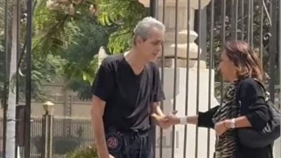 جلطة أدت لشلل نصفي.. تفاصيل الحالة الصحية لـ سيف أبو النجا بعد ظهوره المؤثر في جنازة ابنته | خاص
