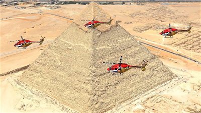 فريق سارانج الهندي للاستعراض الجوي يشارك في معرض العلمين للطيران والفضاء 2026
