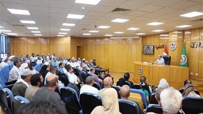 محافظ المنيا يبحث سبل تيسير التقنين لواضعي اليد على أراضي أملاك الدولة
