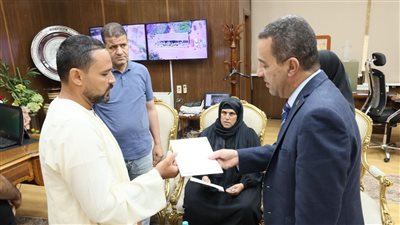 محافظ المنوفية يسلم تعويضات مالية لأسر ضحايا حادث كفر داود - البريجات