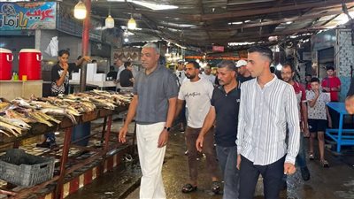 رئيس حي السويس: حملات يومية لرفع الإشغالات وتحسين مستوى النظافة بسوق الأنصاري
