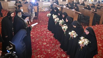 البابا تواضروس الثاني يصلي صلوات رهبنة سبع راهبات جديدات بدير الشهيد مارجرجس بحارة زويلة وكرير