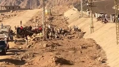 مصرع 17 شخصًا وإصابة 29 آخرين إثر انقلاب أتوبيس بمنطقة الصاعدة في نويبع