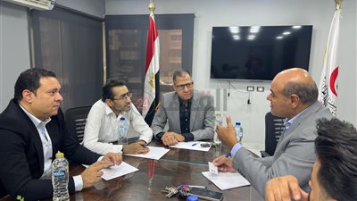 تلقى عروضا من 5 شركات.. نقيب صيادلة القاهرة يبحث مع مينا مندوب التوصيل فرصة عمل مناسبة | خاص