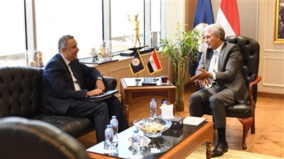 وزير السياحة يلتقي سفير مصر لدى الولايات المتحدة قبيل سفره إلى واشنطن لتولي مهام منصبه