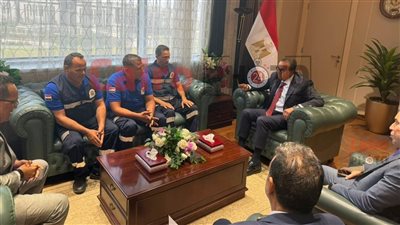تأكيدًا لـ القاهرة 24.. وزير الصحة يستقبل طاقم إسعاف بني سويف أبطال واقعة إنقاذ والد طفل لتكريمهم