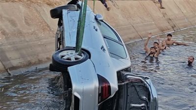 نجوا بأعجوبة.. إنقاذ شابين بعد سقوط سيارتهما الملاكي داخل ترعة في السنطة بالغربية