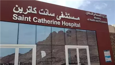 بعد حادث أتوبيس نويبع.. نقل زوج وابنته من مستشفى سانت كاترين إلى مجمع الفيروز الطبي بطور سيناء