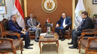 وزير التعليم العالي يلتقي المدير العام للألكسو لبحث تعزيز التعاون بمجالات التعليم والبحث العلمي والتدريب