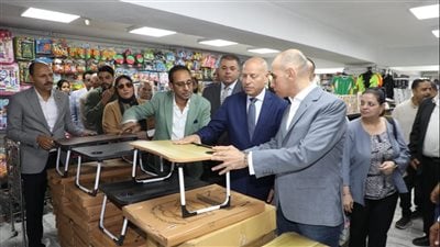 قبل الدراسة.. محافظ القاهرة يفتتح معرض «مدارس ومستلزمات البيت المصري» في شبرا بأسعار مخفضة