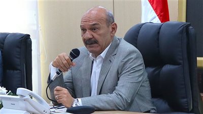 محافظ السويس يوجه بسرعة الانتهاء من تجهيزات المدارس قبل بدء الدراسة