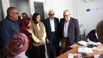 8 تخصصات.. تشغيل تجريبي للوحدات الطبية المتنقلة بمجمع العريش