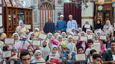 وكيل وزارة الأوقاف بسوهاج يكرم الأطفال المشاركين في فعاليات البرنامج الصيفي 