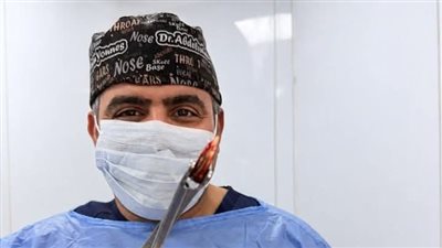 دون جراحة تقليدية.. فريق طبي بقصر العيني ينجح في استخراج رصاصة غائرة من وجه مريض | صور 