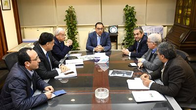 رئيس الوزراء يتابع مع مسئولي “المقاولون العرب والسويدي إليكتريك” إنشاء سد روفيجي