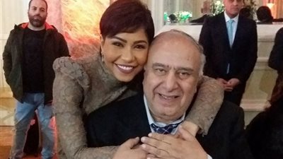 والد حسام حبيب لـ”تامر أمين”: “اللي بيته من زجاج ما يرميش الناس بالطوب” (صورة)