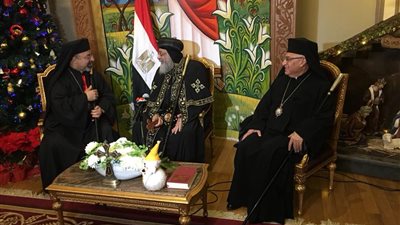 بطريركا الأقباط والروم الكاثوليك يهنئون البابا بعيد الميلاد