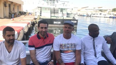 استقبال حار لـ”أبوتريكة” في السنغال قبل مباراة الأساطير(فيديو)