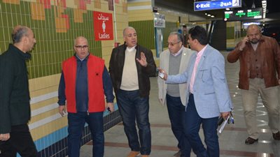 رئيس المترو يتفقد المحطات الجديدة بالخط الثالث (صور)
