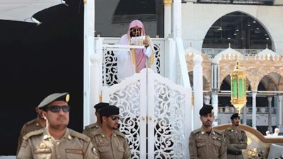 السديس في خطبة الحرم: أهم حِكم الشتاء تذكر زمهرير جهنم (فيديو)