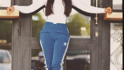 عهود العنزي تثير الجدل بـأحمر شفاه في أحد مراكز التسوق (فيديو)