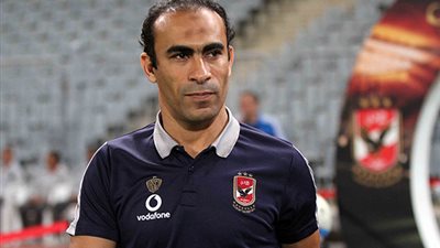 عبد الحفيظ يرفض التعليق على توجيه الشكر لطبيب الأهلي