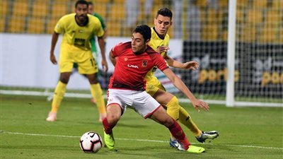 3 أندية تتنافس على ضم أكرم توفيق من الأهلي