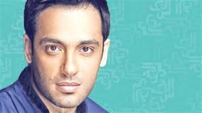 رامي جمال ومحمد الشرنوبي وهشام عباس بطائرة السعادة (فيديو)