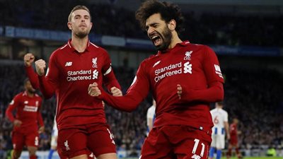 مكة محمد صلاح تحتفل بجائزة والدها أفضل لاعب فى إفريقيا (صورة)