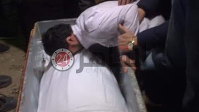 شادي أبو زيد يتلقى العزاء في والده (صور وفيديو)