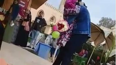 المحامى سمير صبرى يبحث عن هوية الطالب صاحب مشهد الحضن (فيديو وصورة)