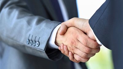 “المصافحة” شرط أساسي للحصول علي الجنسية الدنماركية